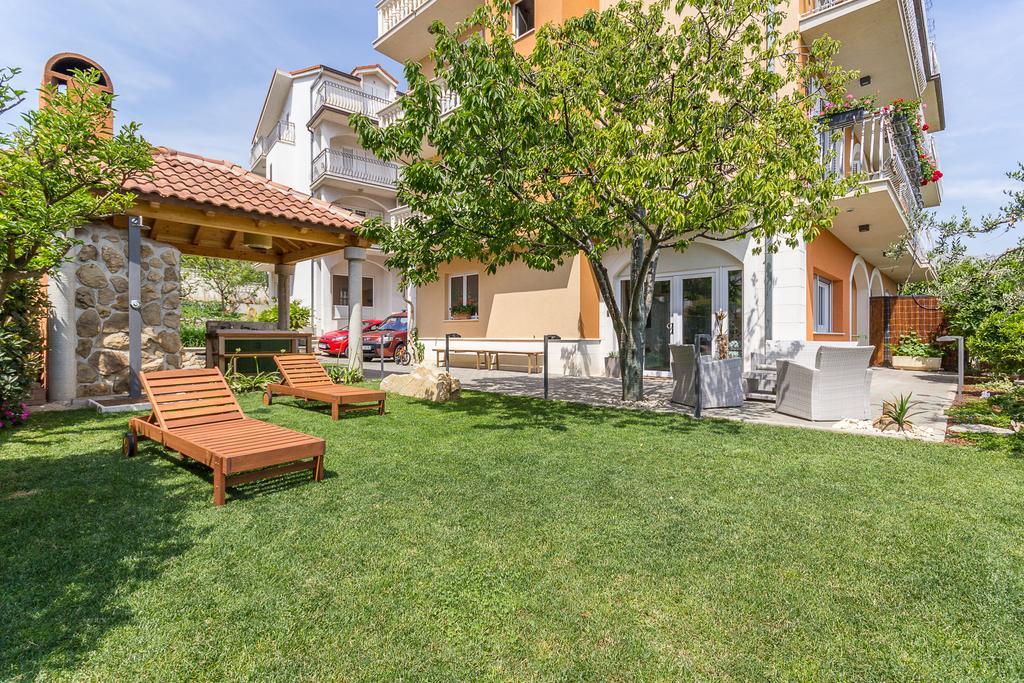 Apartments Mec & Tik Split Exterior photo